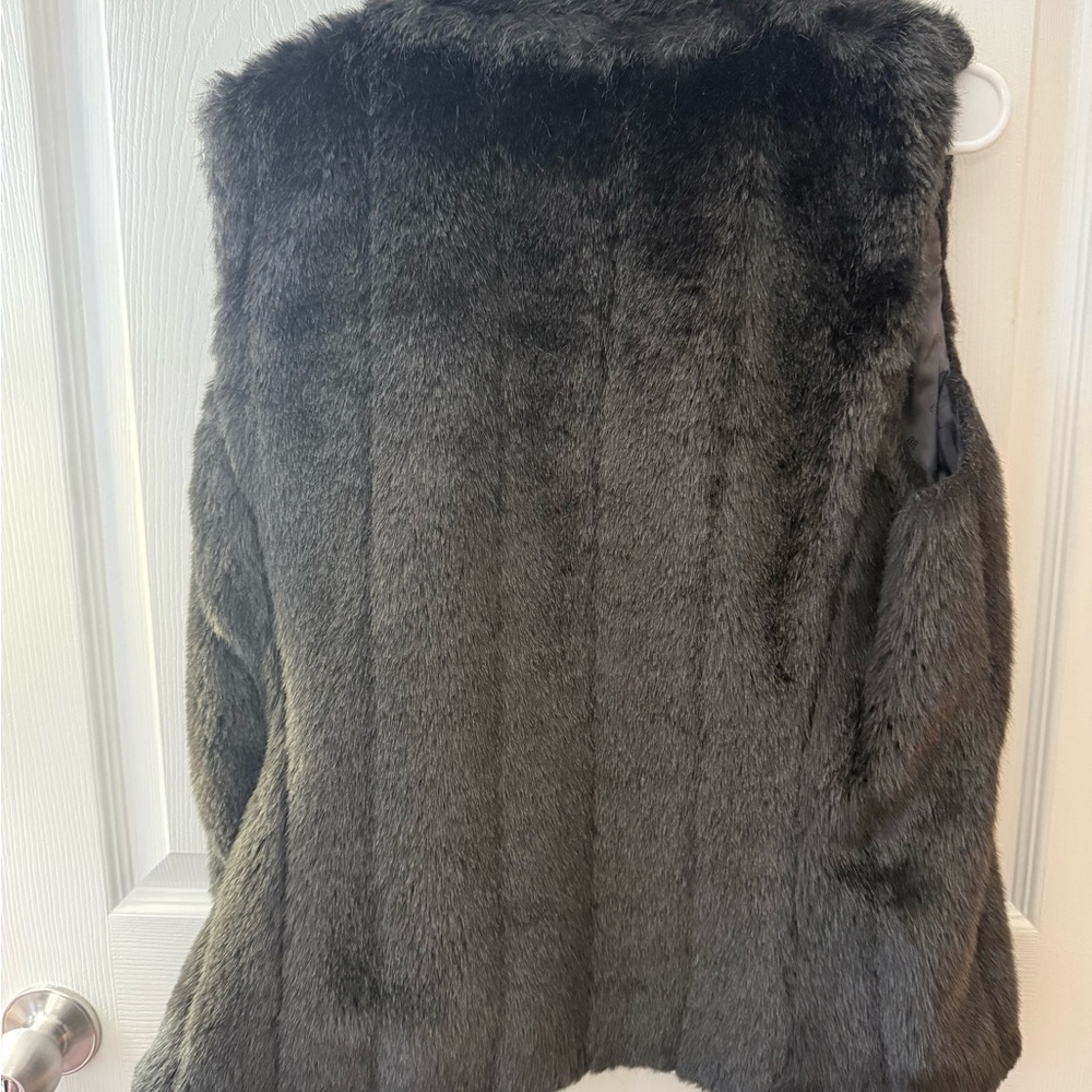Banana Republic Women's Faux Fur Vest - Black - Picture 6 of 6